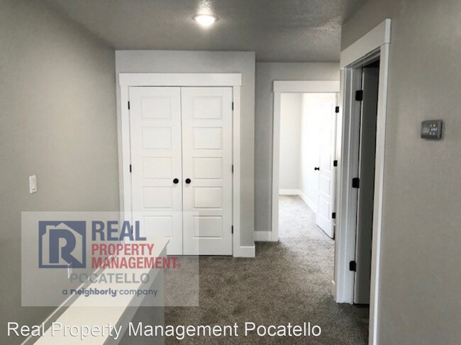 Building Photo - 3 br, 2.5 bath House - 159 Park Lawn #7