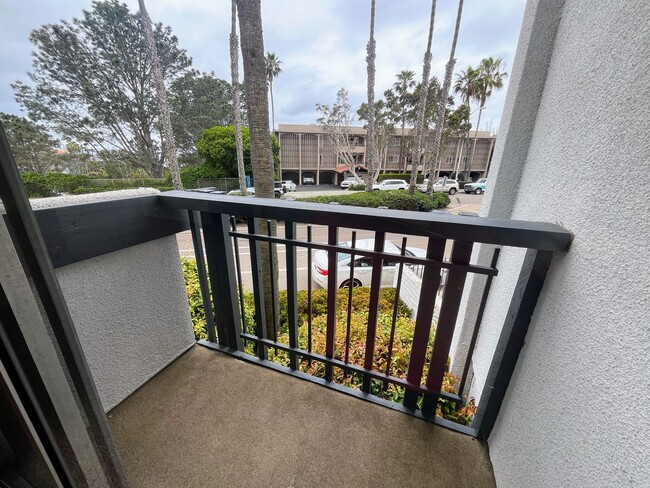 Building Photo - Barrier Reef Studio Condo Close to the Bea...