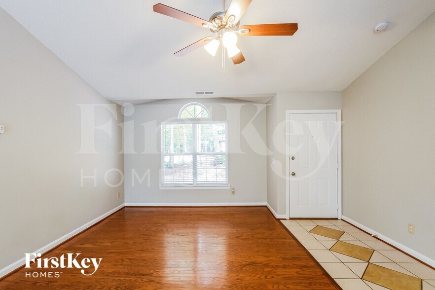 Building Photo - 110 Waderich Ln