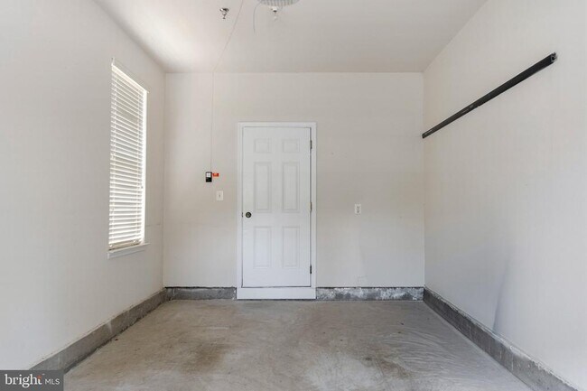 Building Photo - 13960 Greendale Dr