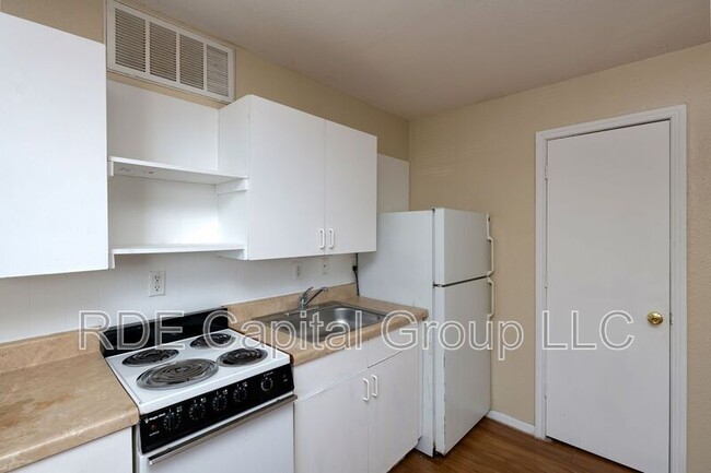 Building Photo - 4525 Columbia Ave
