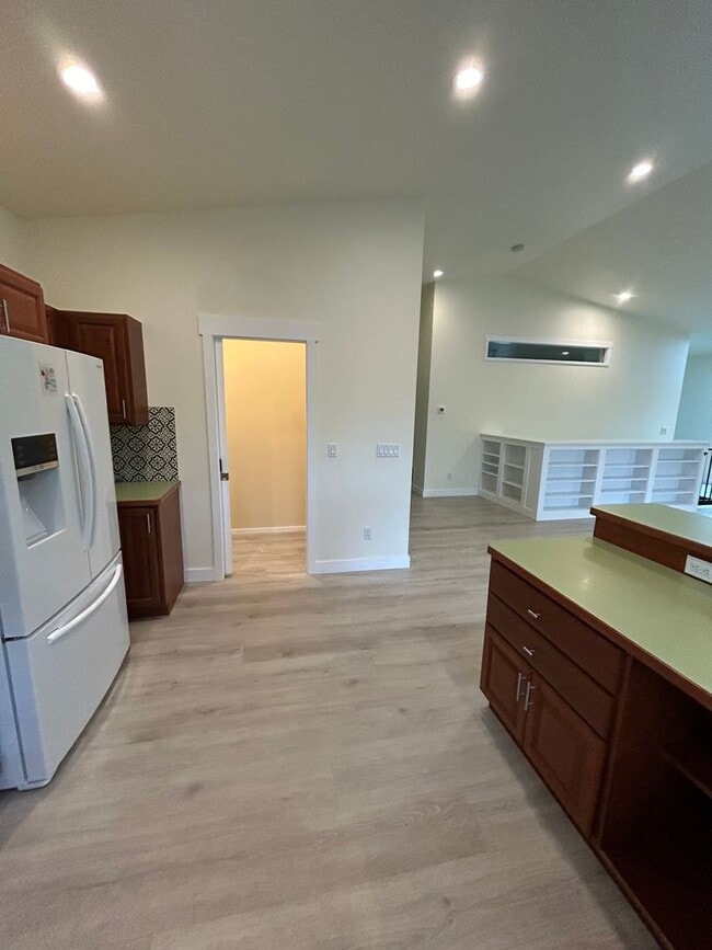 Building Photo - 2 Bedroom | 2 Bathroom Upstairs Duplex