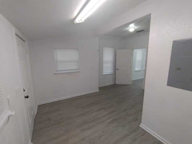 Building Photo - 4808 Silver St