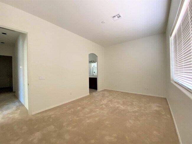 Building Photo - 6209 E Bower Ln