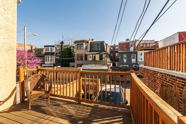 Building Photo - 2138 Mt Vernon St
