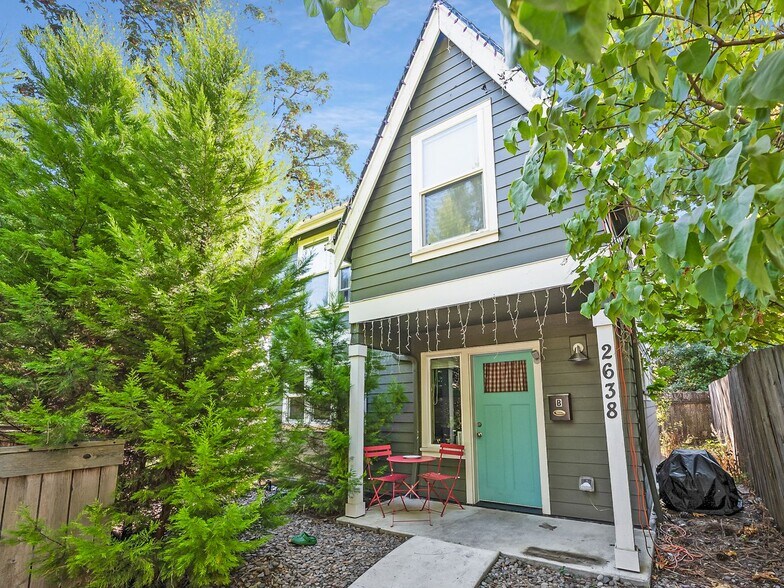 Building Photo - 2638 SW Custer St