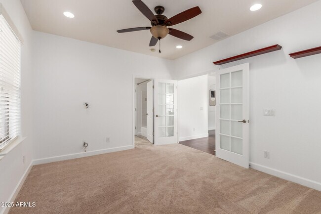 Building Photo - 5811 W Bonanza Ln