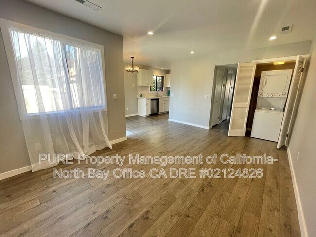 Building Photo - 210 Park Pl Dr