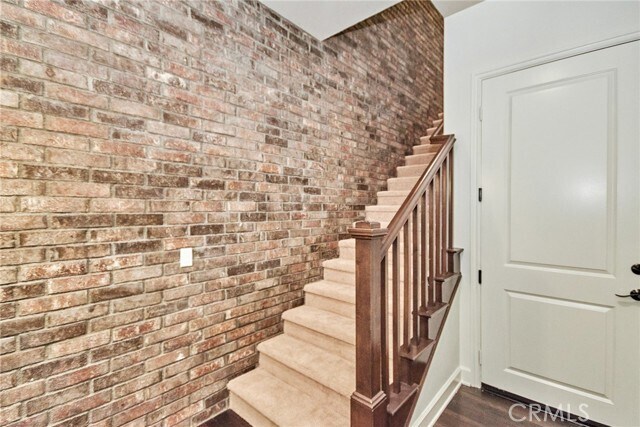 Building Photo - 15 Vantis Dr