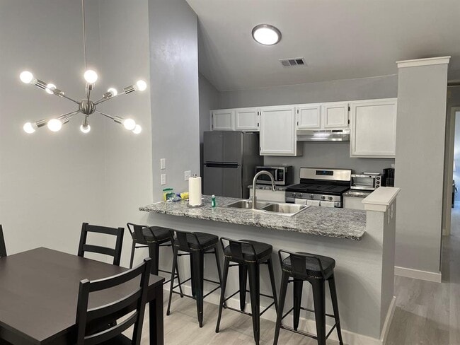 Building Photo - 12200 Thompkins Dr