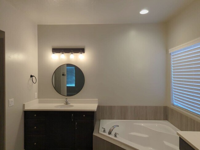 Building Photo - Single Level 3 Bedroom Home in St. George