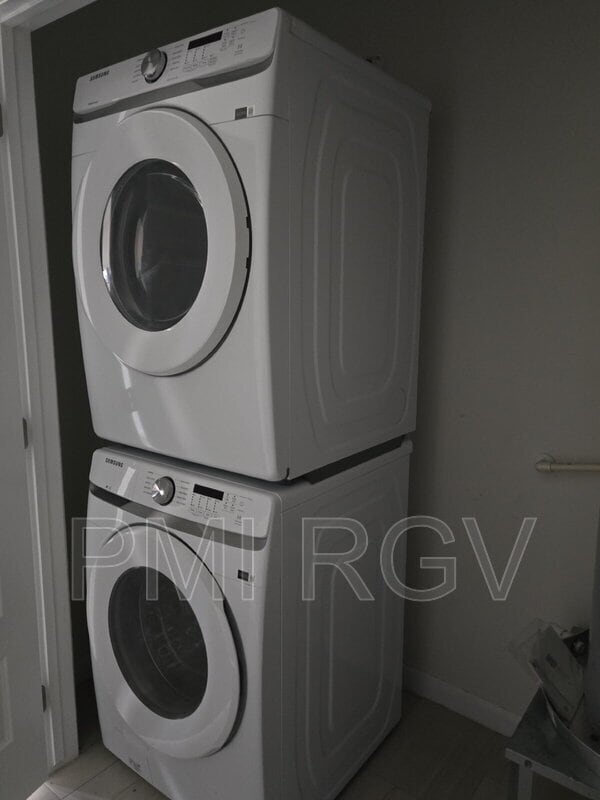 Building Photo - 2912 E Israel Ave