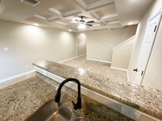 Building Photo - Luxury townhome by Retama Park!