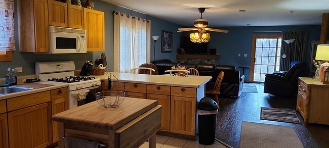 Building Photo - 2643 IL-178