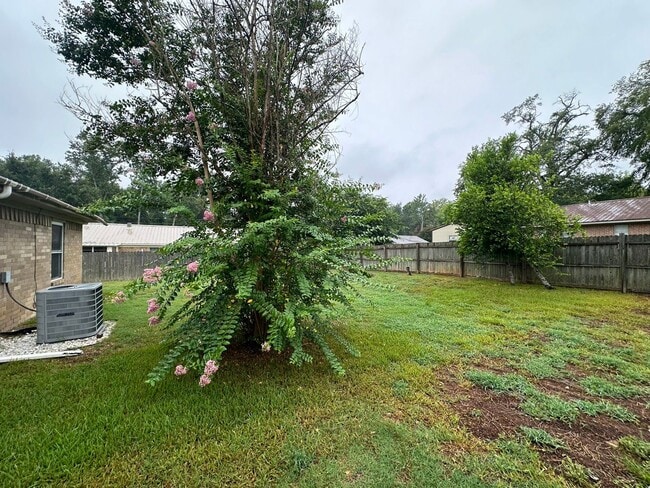 Building Photo - Coming Soon! 3 Bedroom 2 Bath in Whitehous...