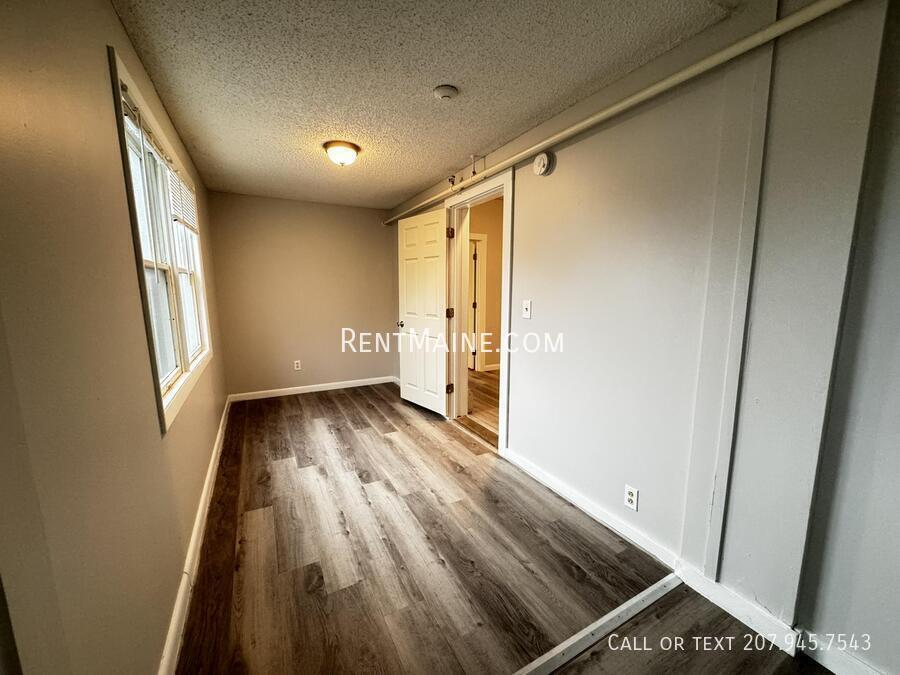 Building Photo - 513 Main St