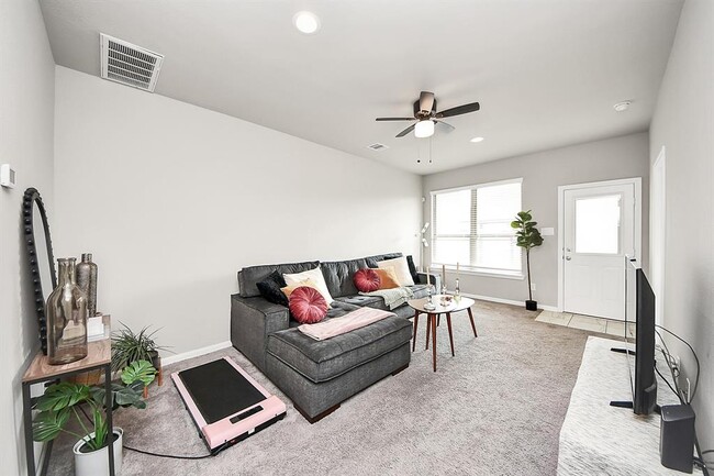 Building Photo - 2518 Terrace Point Dr