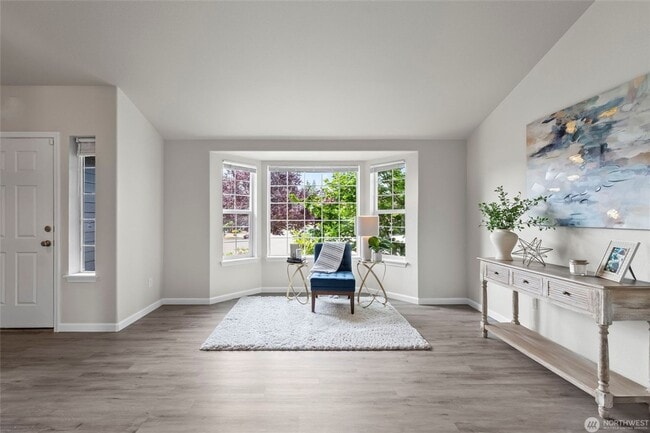 Building Photo - Amazing 4 br 2.5 bedroom 2000 sqft home!