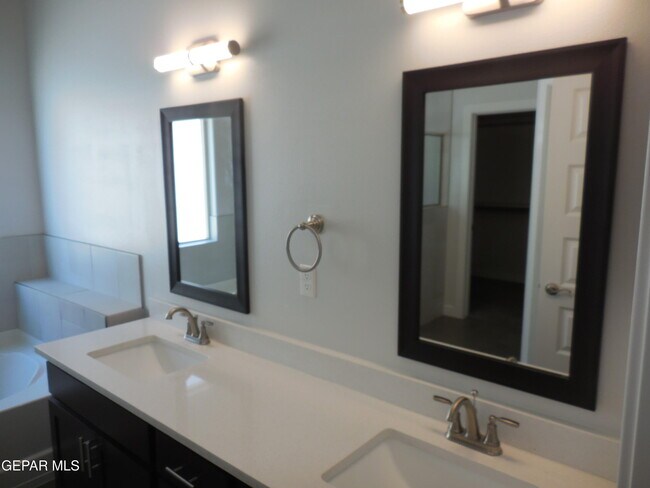 Building Photo - 13425 Emerald Crystal Dr