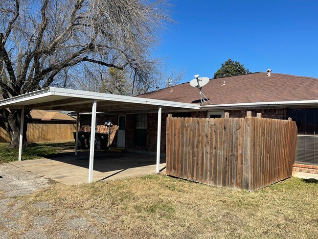 Back - 1711 Iris Cir