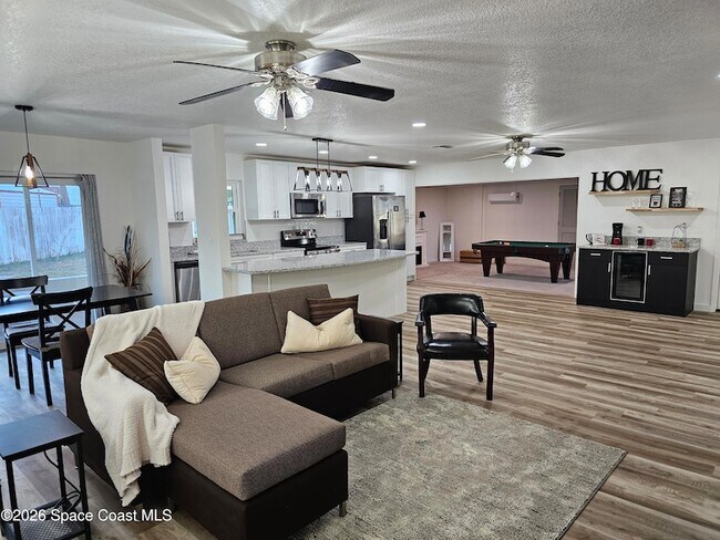 Building Photo - 872 Sadnet Cir NE