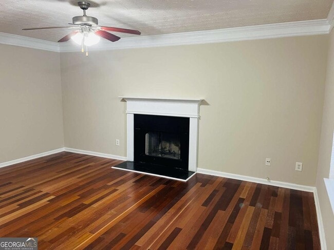 Building Photo - 690 Escalade Dr
