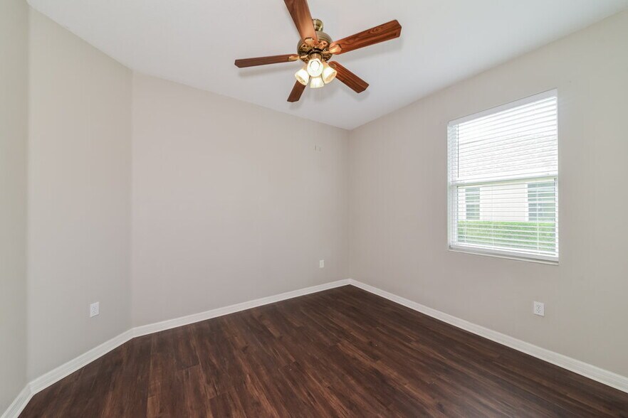 Building Photo - 5412 Lexington Dr