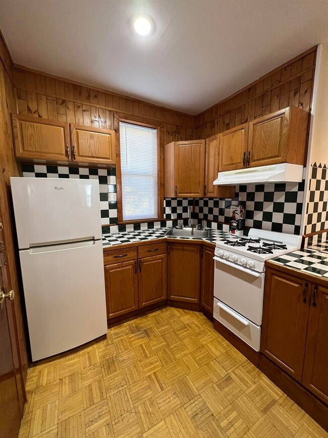 Building Photo - 220 Bay St