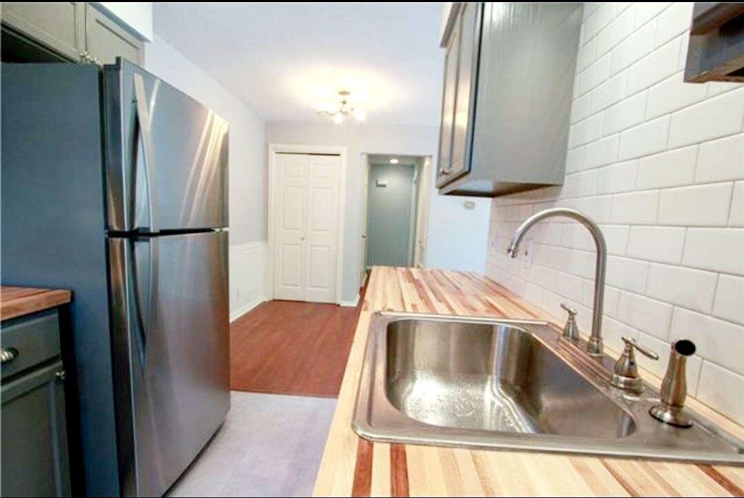 Building Photo - 9805 Dallum Dr