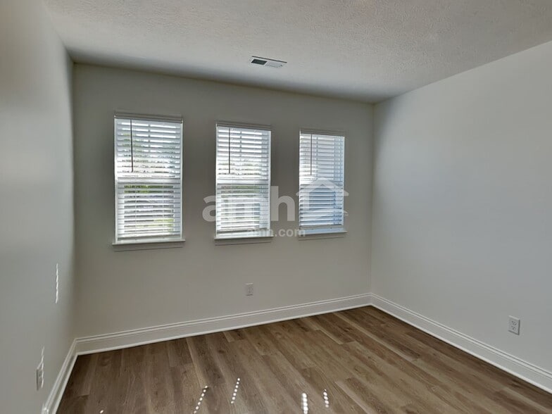 Building Photo - 1089 Broyles Xing SW