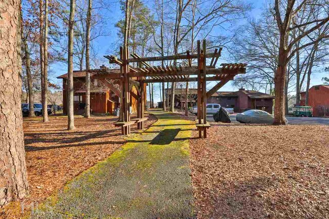 Building Photo - 13 Northlake Dr