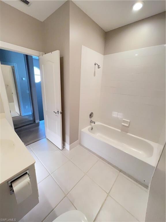 Building Photo - 6065 Islandwalk Blvd