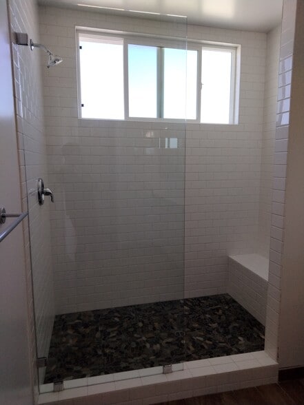 Building Photo - 5040 Santa Monica Ave