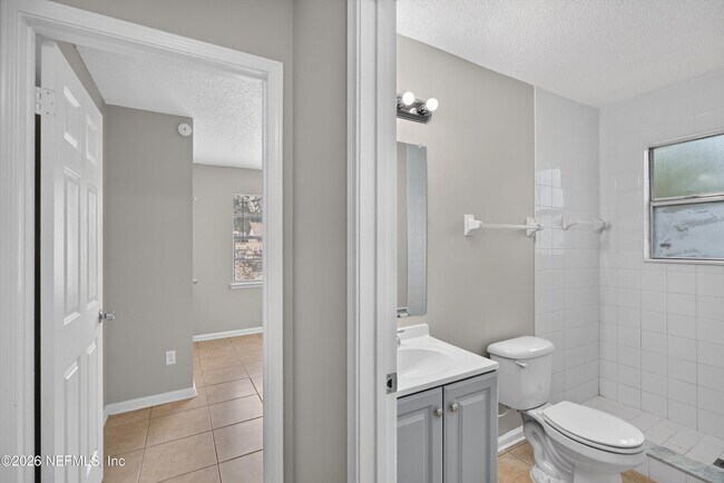 Building Photo - 1040 Willow Cove Ct E