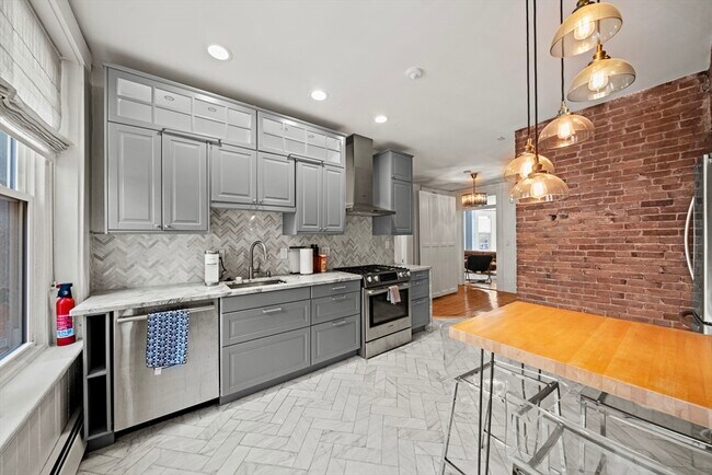 Building Photo - 19 Cortes St