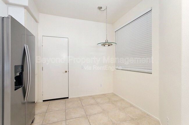 Building Photo - 9477 Questa Pointe