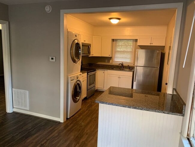 Building Photo - 2229 S Milledge Ave