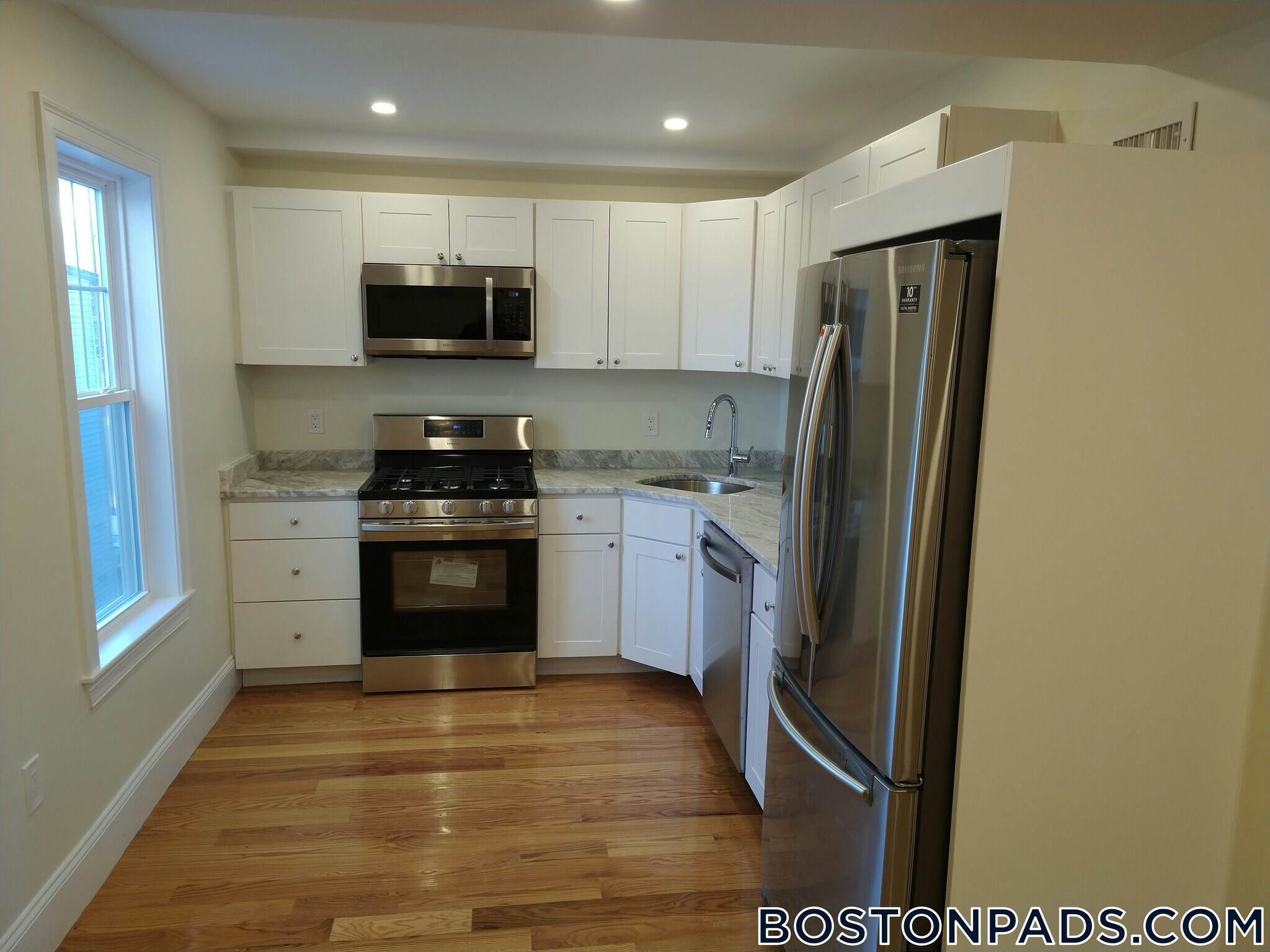 Building Photo - 127 Shirley St