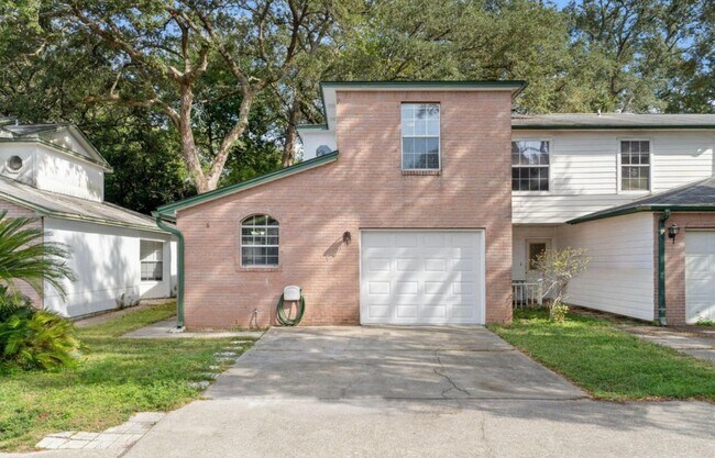 Building Photo - 1810 Hurlburt Rd