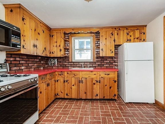 Building Photo - 23 Winthrop Rd