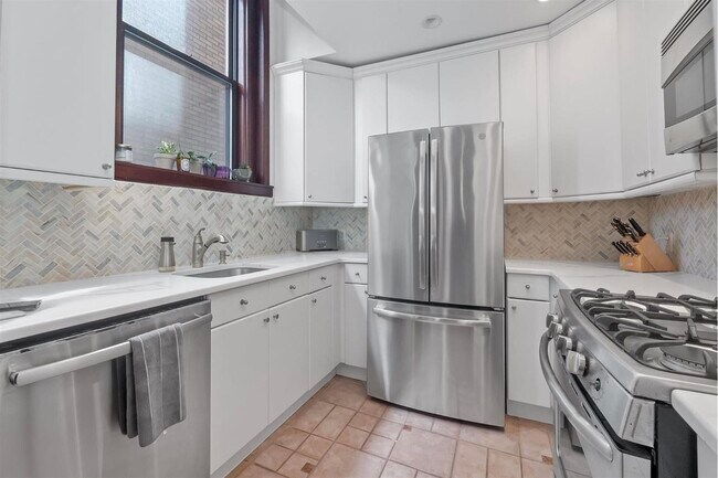 Building Photo - 238-240 9th St