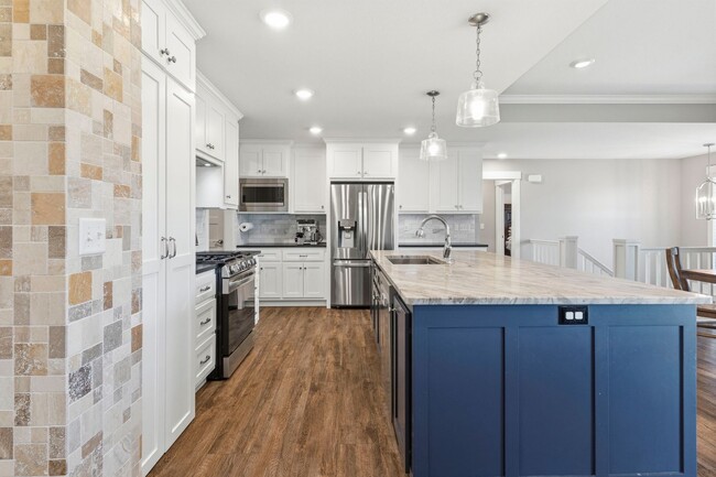 Building Photo - Stunning 6 Bed, 3 Bath Heritage Hills Home | 3-Car Garage | Walk-Out Basement