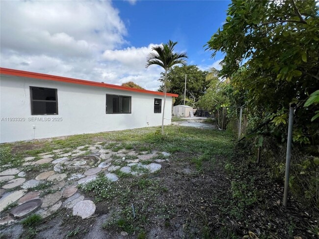 Building Photo - 1763 Lauderdale Manor Dr