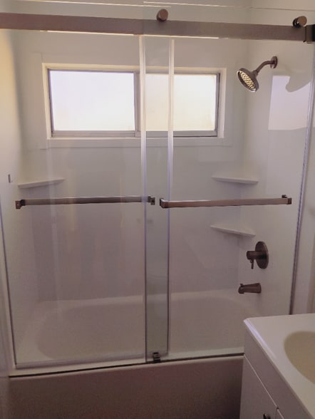 Building Photo - 2239 N Catalina St