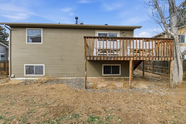 Building Photo - $2,540.95 - 4 Bed, 2 Bath Home in Aurora with Central AC, and In Unit Laundry!
