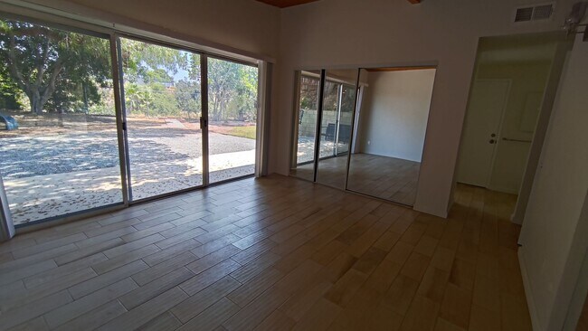 Primary Photo - Large 6 Bedroom House Near SDSU! Large Bac...