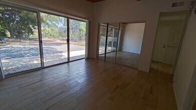 Building Photo - Large 6 Bedroom House Near SDSU! Large Bac...