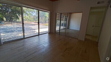 Building Photo - Large 6 Bedroom House Near SDSU! Large Bac...