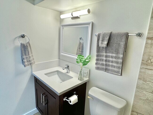 Building Photo - 445 Seaside Ave