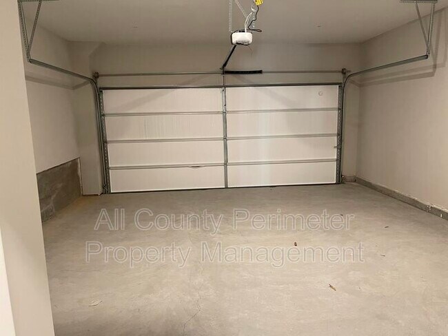 Building Photo - 213 Spike Trl SE